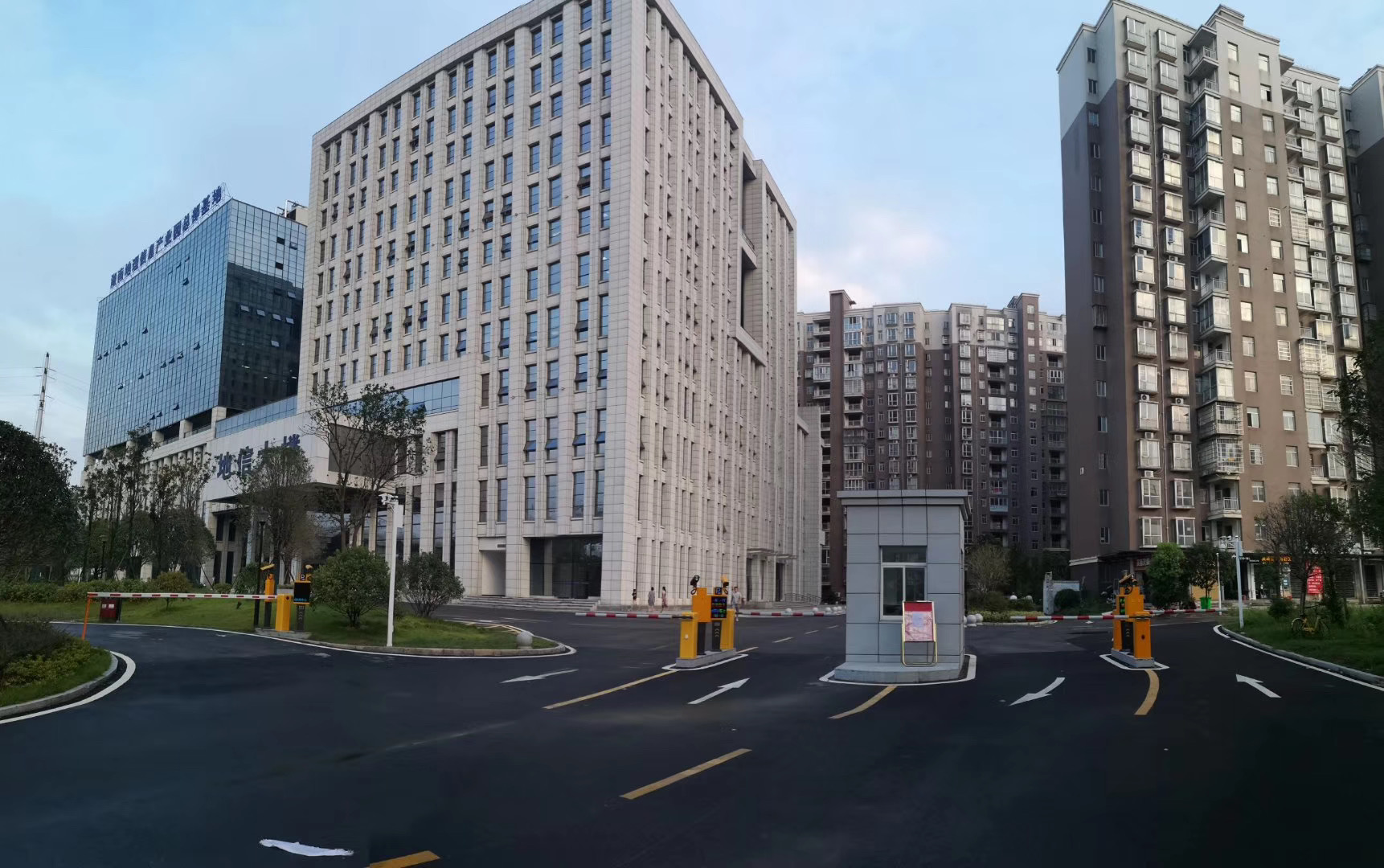 長沙雷隆智能科技有限公司,車牌識別系統(tǒng),停車收費系統(tǒng),車牌識別一體機(jī),智能通道閘,湖南車牌識別道閘系統(tǒng),人行通道閘,智能道閘