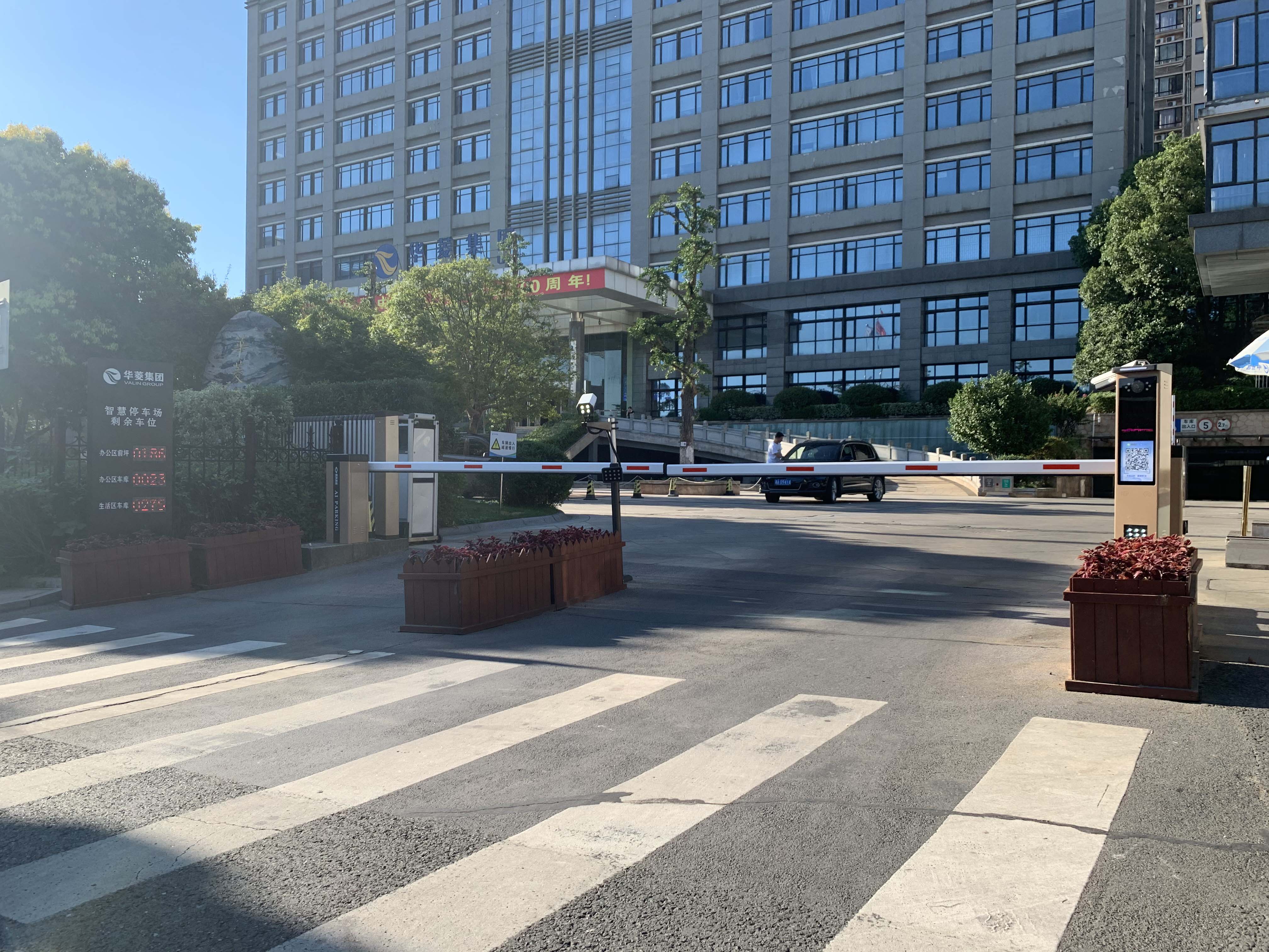 長沙雷隆智能科技有限公司,車牌識別系統(tǒng),停車收費系統(tǒng),車牌識別一體機(jī),智能通道閘,湖南車牌識別道閘系統(tǒng),人行通道閘,智能道閘