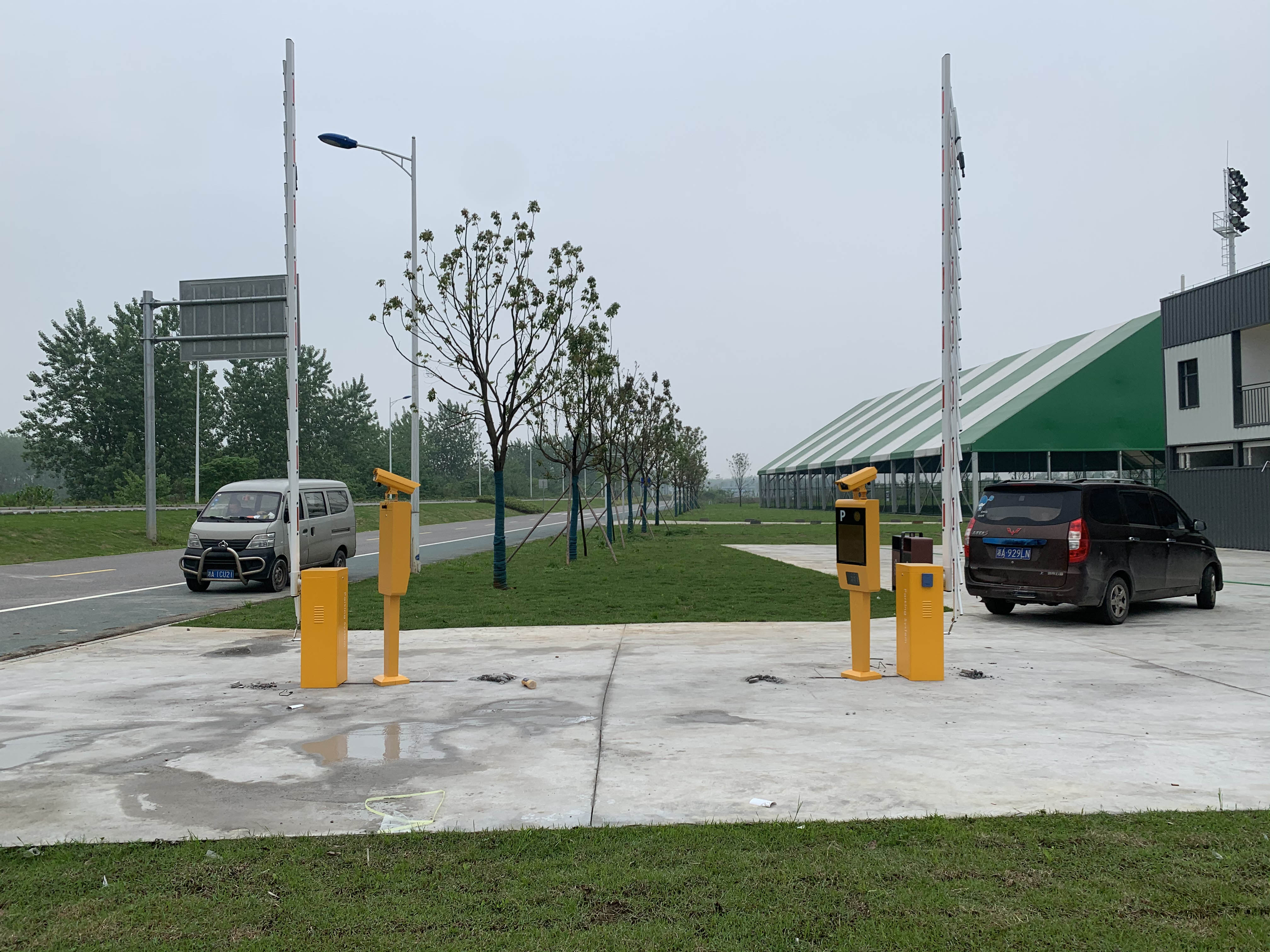 長(zhǎng)沙雷隆智能科技有限公司,車牌識(shí)別系統(tǒng),停車收費(fèi)系統(tǒng),車牌識(shí)別一體機(jī),智能通道閘,湖南車牌識(shí)別道閘系統(tǒng),人行通道閘,智能道閘